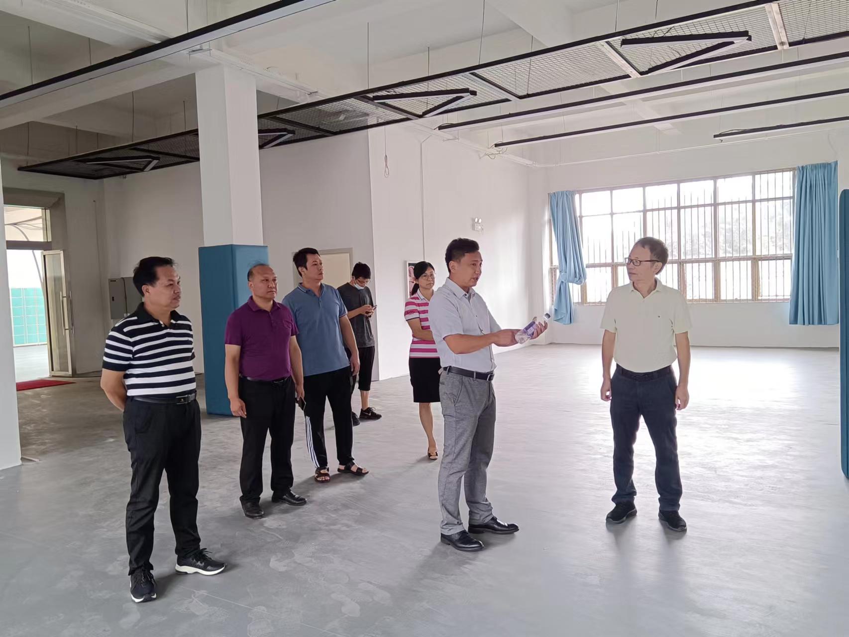 https://news.gxu.edu.cn/__local/1/9E/4B/48590856151B20A6FB57AF3DA0D_1698D8F7_33C5B.jpg